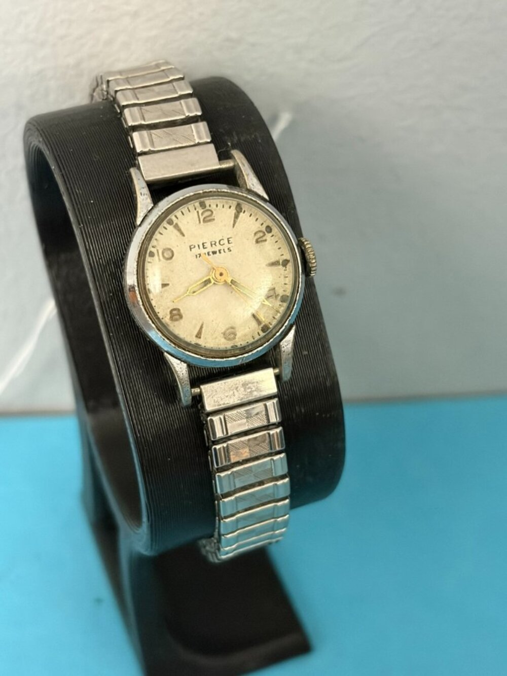 PIERCE 17 JEWELS Mechanical WATCH Stainless Silver Tone Runs Small